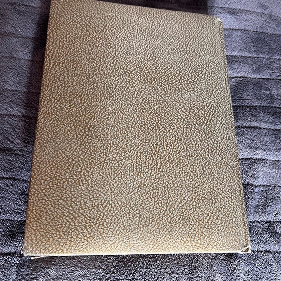 Vintage ‘74-‘75, 1970 Copyright New American Bible Catholic Heirloom Edition. - Picture 3 of 16